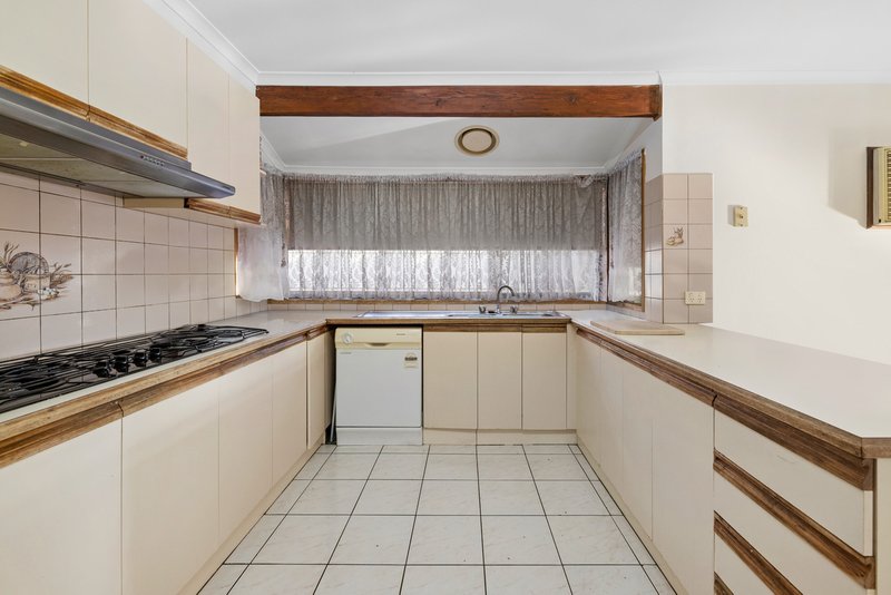 Photo - 15 Dona Drive, Hoppers Crossing VIC 3029 - Image 3