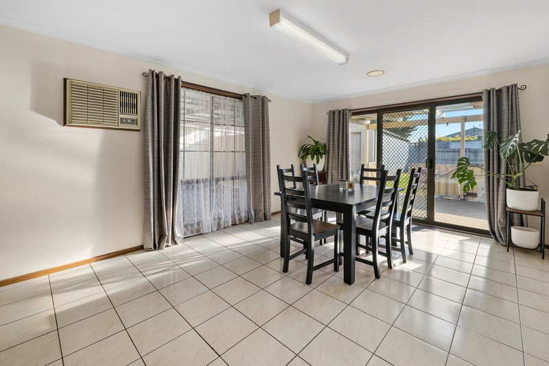 Photo - 15 Dona Drive, Hoppers Crossing VIC 3029 - Image 5