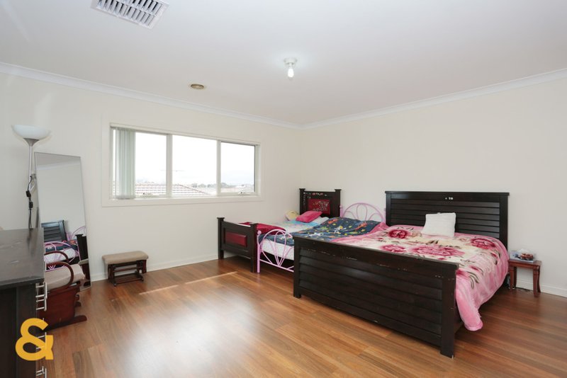 Photo - 15 Donvale Avenue, Roxburgh Park VIC 3064 - Image 7