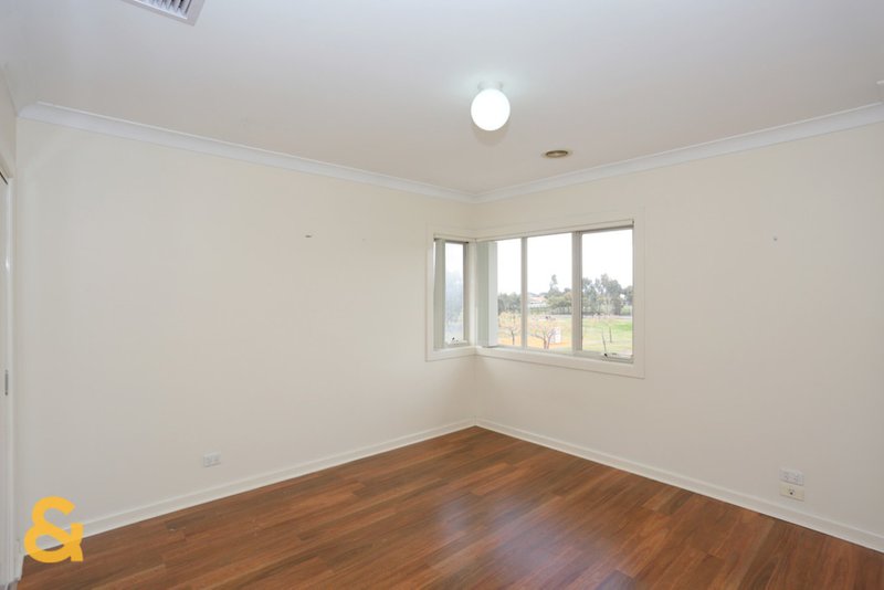 Photo - 15 Donvale Avenue, Roxburgh Park VIC 3064 - Image 8