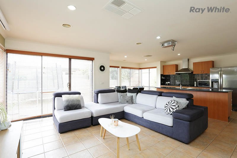 Photo - 15 Dorrington Street, Point Cook VIC 3030 - Image 5