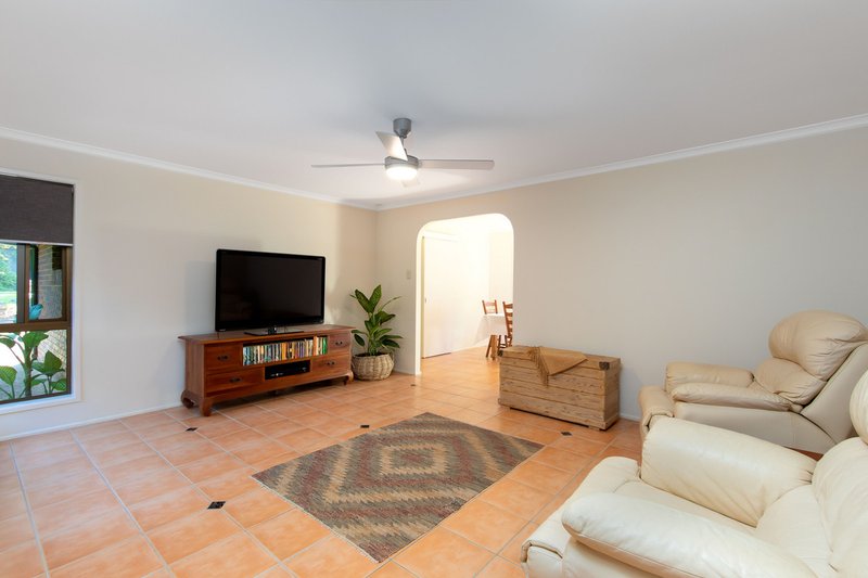 Photo - 15 Dorset Drive, Springwood QLD 4127 - Image 6