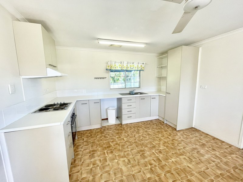 Photo - 15 Dougall Street, Bororen QLD 4678 - Image 2