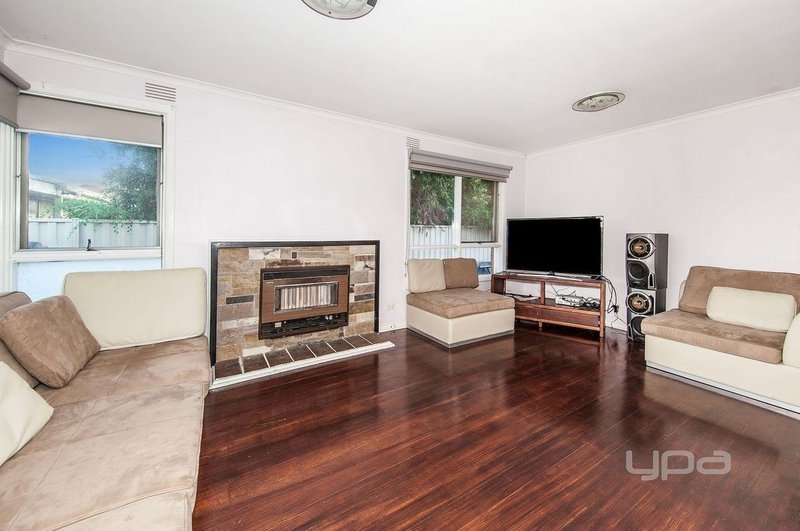 Photo - 15 Douglas Avenue, St Albans VIC 3021 - Image 5