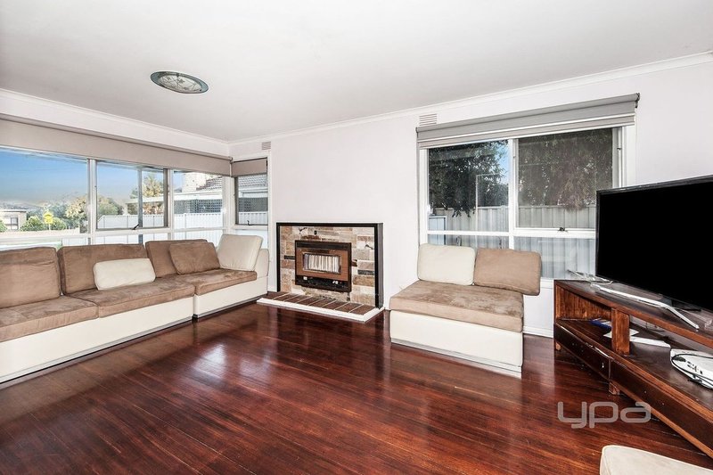 Photo - 15 Douglas Avenue, St Albans VIC 3021 - Image 6