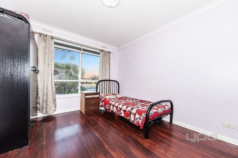 Photo - 15 Douglas Avenue, St Albans VIC 3021 - Image 8