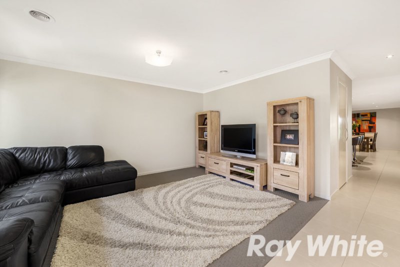 Photo - 15 Drewett Circuit, Croydon VIC 3136 - Image 4