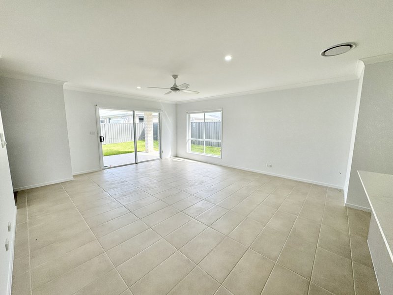 Photo - 15 Driftwood Boulevard, Old Bar NSW 2430 - Image 10