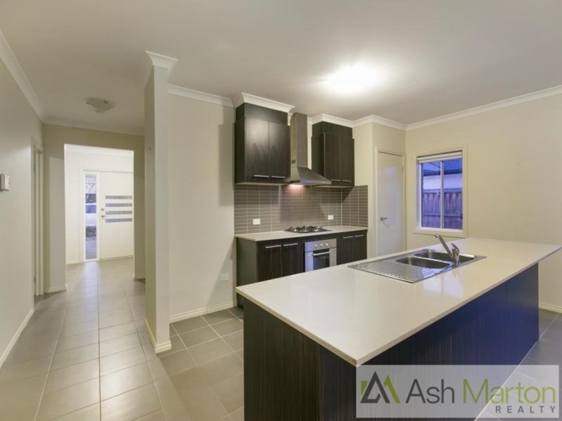 Photo - 15 Dunferline Crescent, Cranbourne VIC 3977 - Image 3