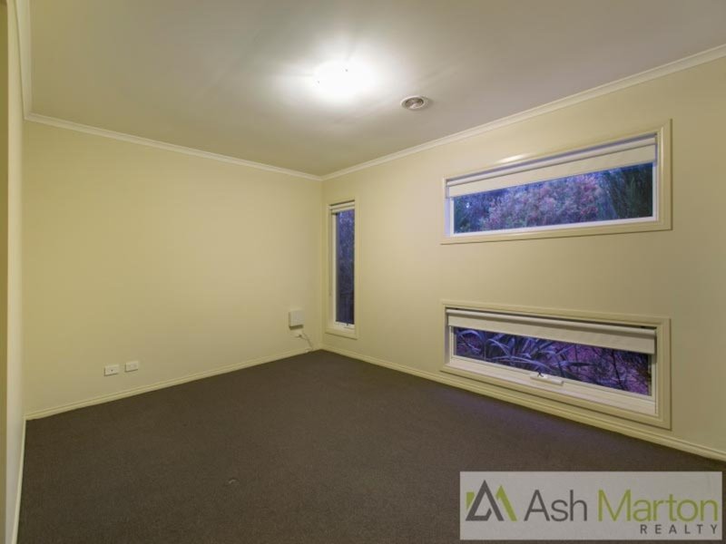 Photo - 15 Dunferline Crescent, Cranbourne VIC 3977 - Image 6