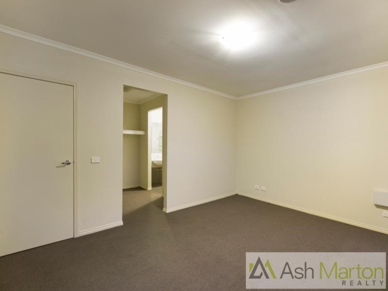 Photo - 15 Dunferline Crescent, Cranbourne VIC 3977 - Image 7