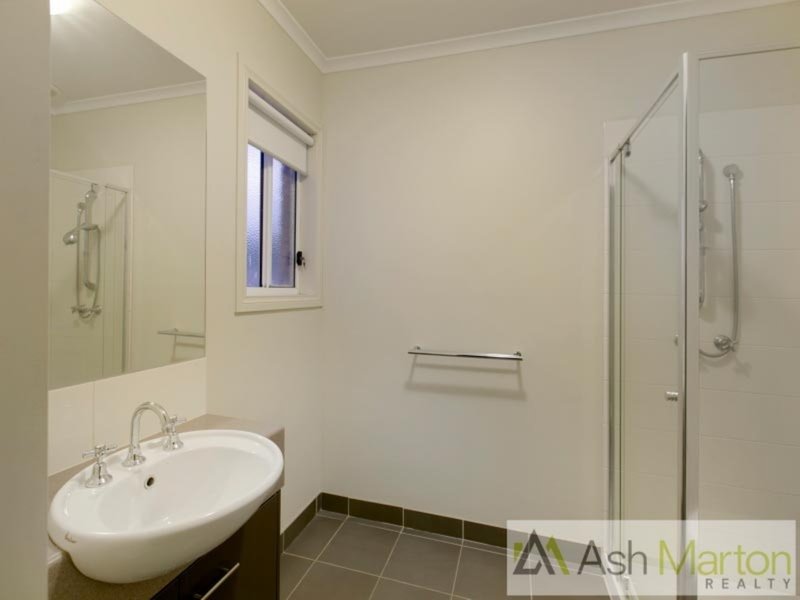 Photo - 15 Dunferline Crescent, Cranbourne VIC 3977 - Image 9