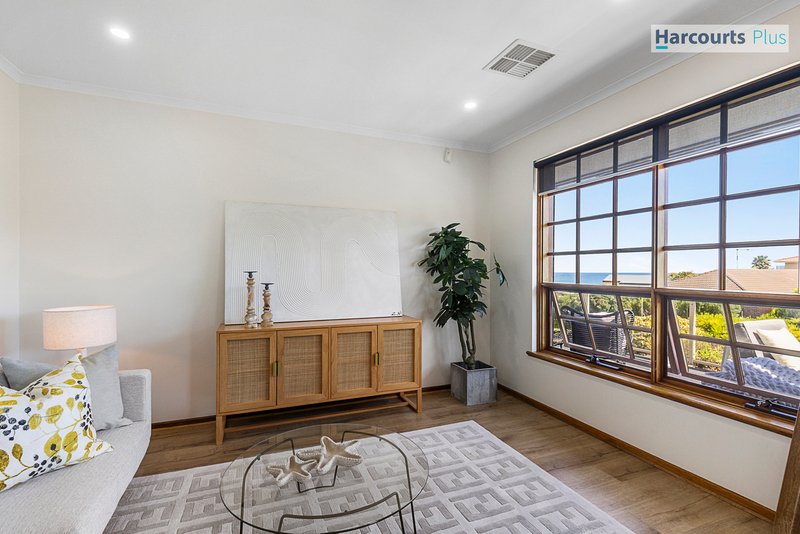 Photo - 15 Dutchman Drive, Hallett Cove SA 5158 - Image 6