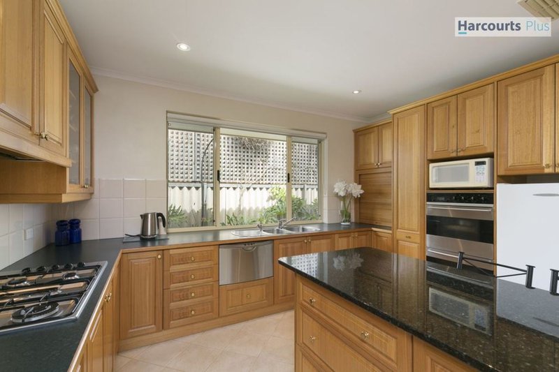 Photo - 15 Dutchman Drive, Hallett Cove SA 5158 - Image 7