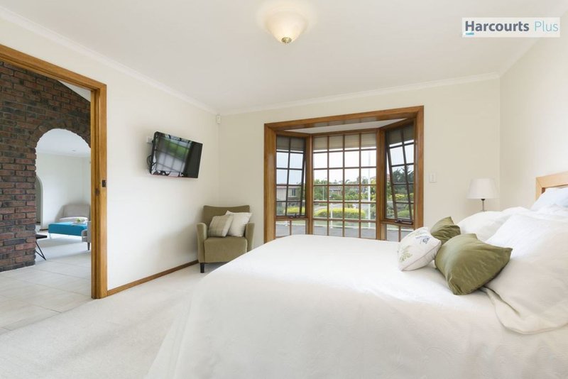 Photo - 15 Dutchman Drive, Hallett Cove SA 5158 - Image 10