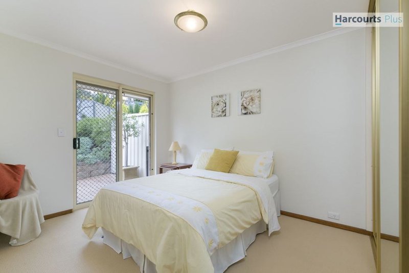 Photo - 15 Dutchman Drive, Hallett Cove SA 5158 - Image 12