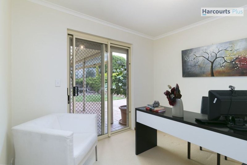 Photo - 15 Dutchman Drive, Hallett Cove SA 5158 - Image 13