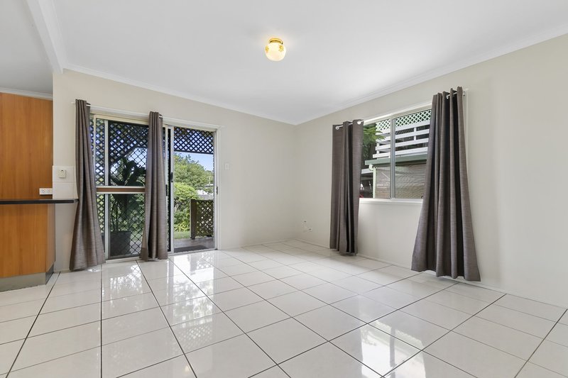 Photo - 15 Dwyer Street, Beachmere QLD 4510 - Image 5