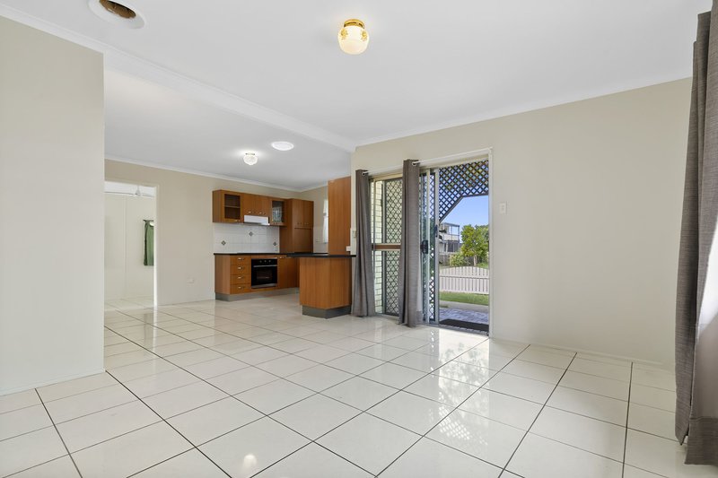 Photo - 15 Dwyer Street, Beachmere QLD 4510 - Image 6