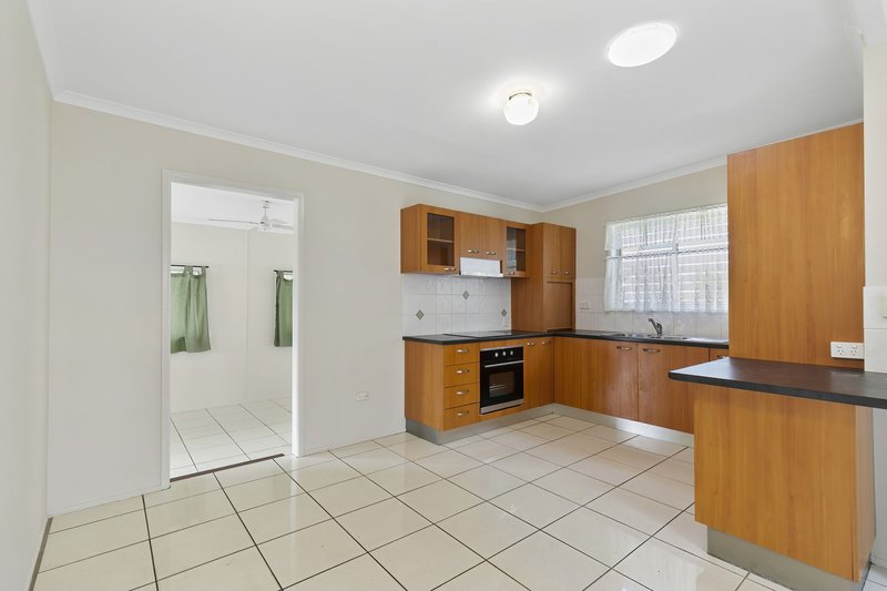 Photo - 15 Dwyer Street, Beachmere QLD 4510 - Image 7