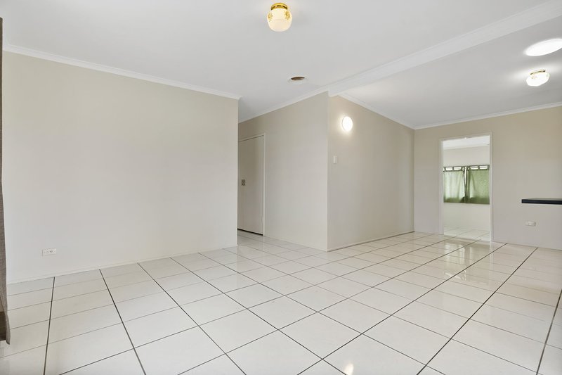 Photo - 15 Dwyer Street, Beachmere QLD 4510 - Image 9