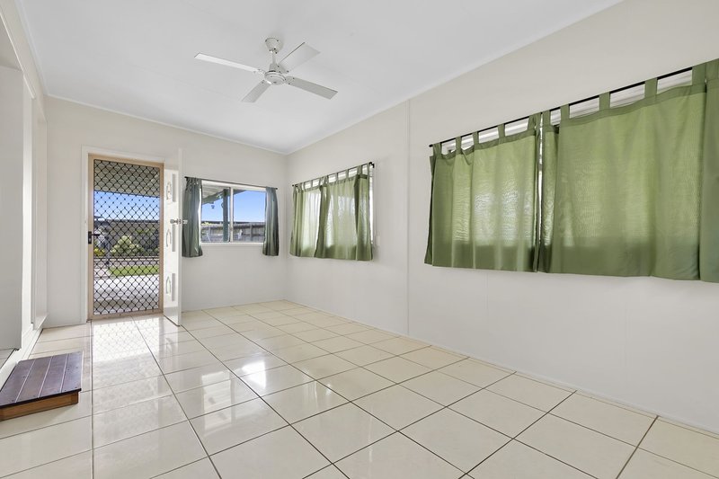 Photo - 15 Dwyer Street, Beachmere QLD 4510 - Image 10