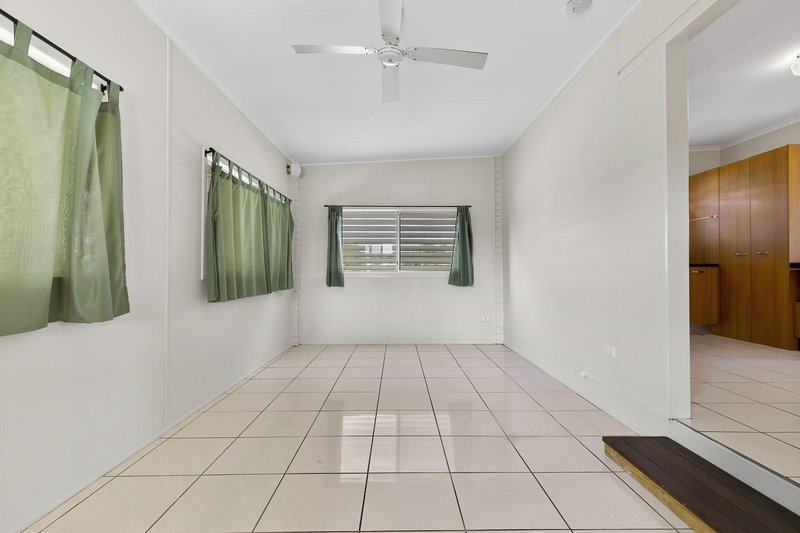 Photo - 15 Dwyer Street, Beachmere QLD 4510 - Image 11