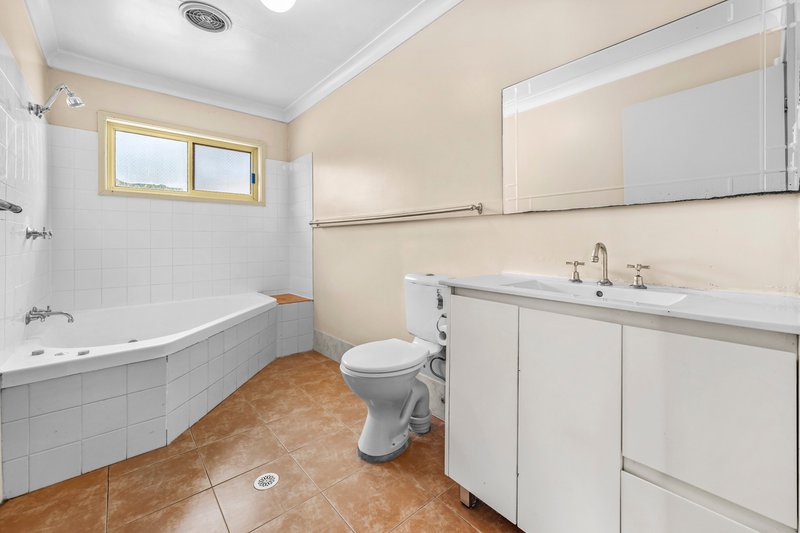 Photo - 15 Eagle Close, Woodrising NSW 2284 - Image 5