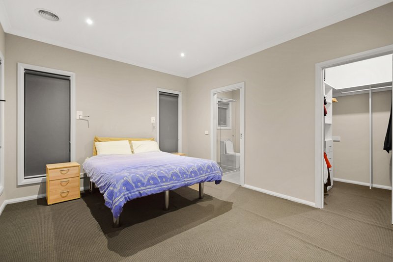 Photo - 15 Edenbrook Circuit, Pakenham VIC 3810 - Image 6