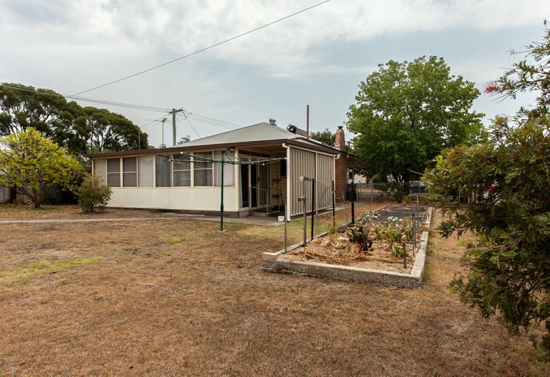 Photo - 15 Edith Street, Cessnock NSW 2325 - Image 9