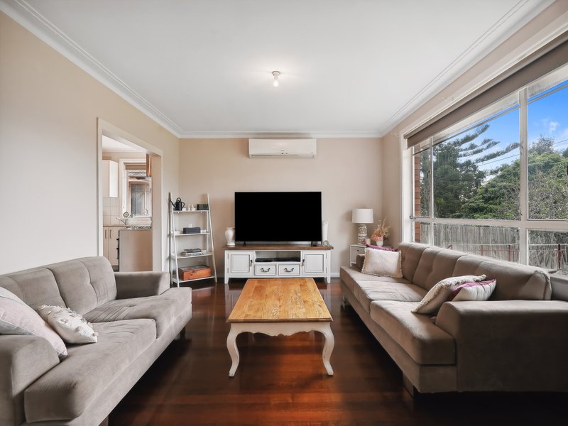 Photo - 15 Elizabeth Court, Reservoir VIC 3073 - Image 2