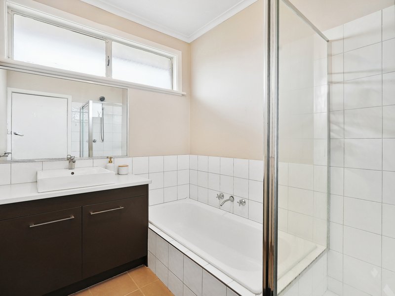 Photo - 15 Elizabeth Court, Reservoir VIC 3073 - Image 7