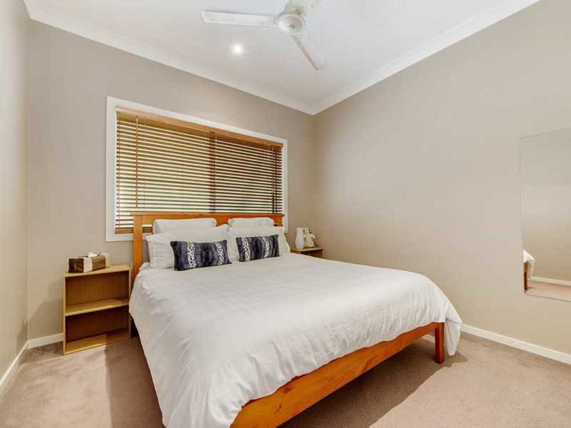 Photo - 15 Emerson Drive, Bonogin QLD 4213 - Image 8