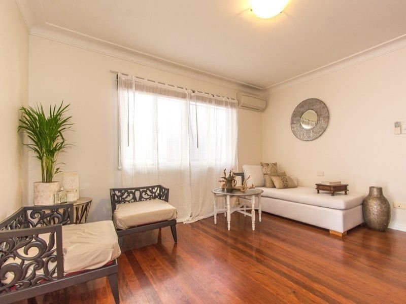 Photo - 15 Emma Street, Red Hill QLD 4059 - Image 10