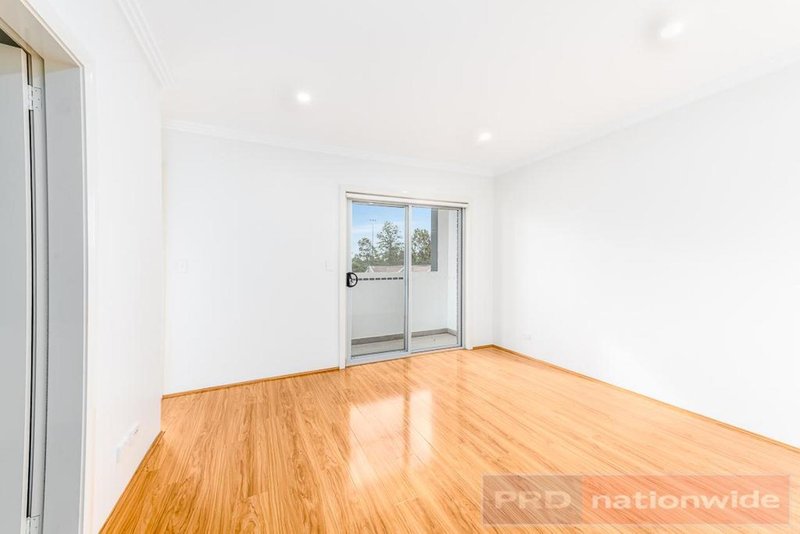 Photo - 15 Enright Street, East Hills NSW 2213 - Image 4