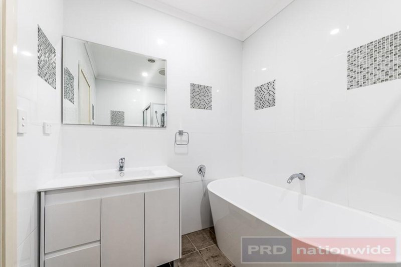 Photo - 15 Enright Street, East Hills NSW 2213 - Image 5