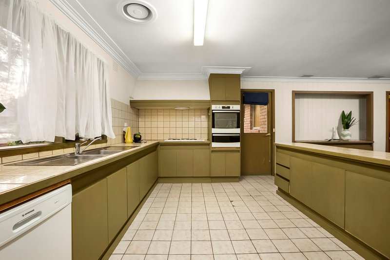 Photo - 15 Erskine Crescent, Wheelers Hill VIC 3150 - Image 3