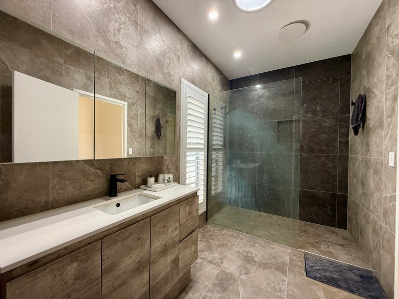 Photo - 15 Esk Crescent, Wakerley QLD 4154 - Image 17