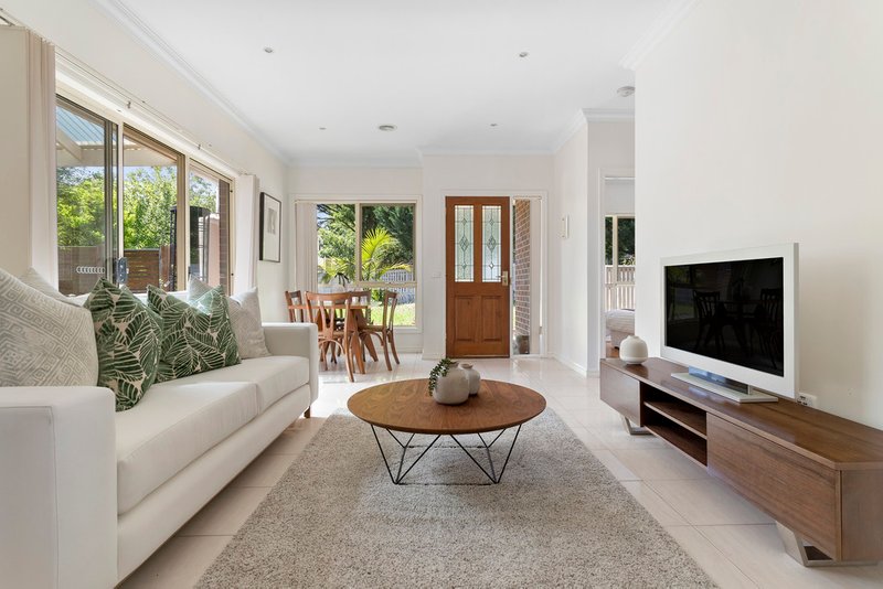 Photo - 1/5 Euroka Street, Chadstone VIC 3148 - Image 2