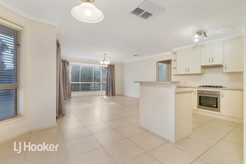 Photo - 15 Eva Road, Munno Para West SA 5115 - Image 2