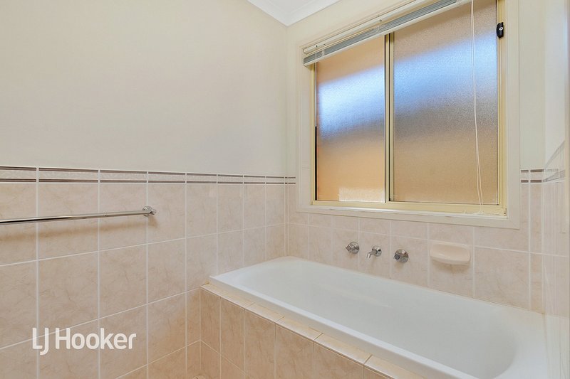 Photo - 15 Eva Road, Munno Para West SA 5115 - Image 10