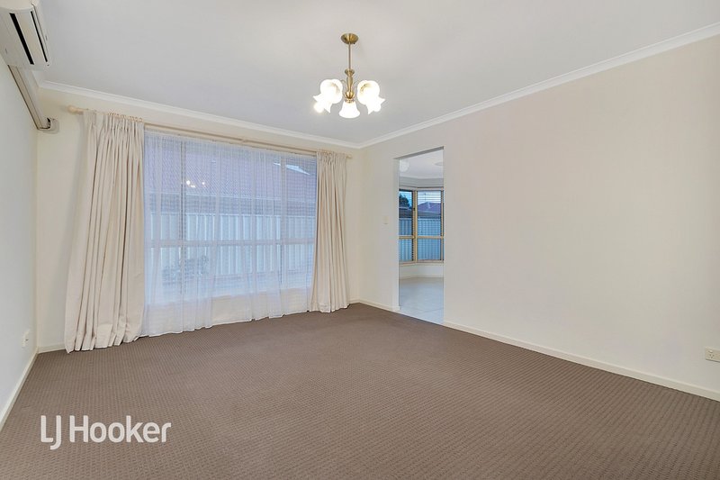 Photo - 15 Eva Road, Munno Para West SA 5115 - Image 11