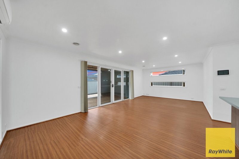 Photo - 15 Fantail Way, Brookfield VIC 3338 - Image 14