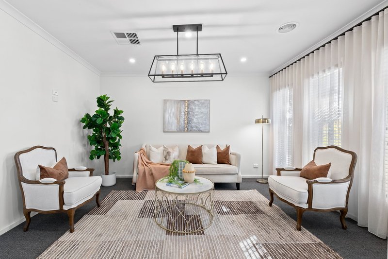 Photo - 15 Farmhouse Boulevard, Epping VIC 3076 - Image 3