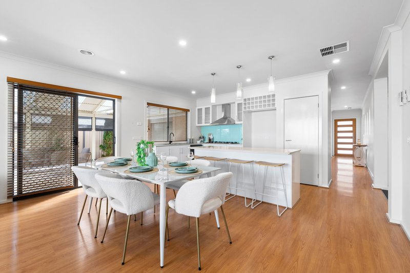 Photo - 15 Farmhouse Boulevard, Epping VIC 3076 - Image 5