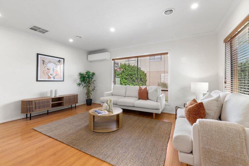 Photo - 15 Farmhouse Boulevard, Epping VIC 3076 - Image 6