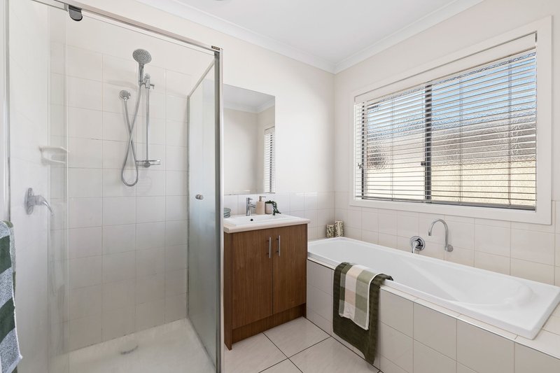 Photo - 15 Farmhouse Boulevard, Epping VIC 3076 - Image 11