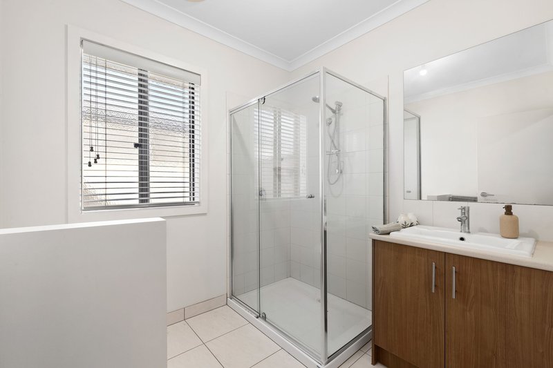 Photo - 15 Farmhouse Boulevard, Epping VIC 3076 - Image 12