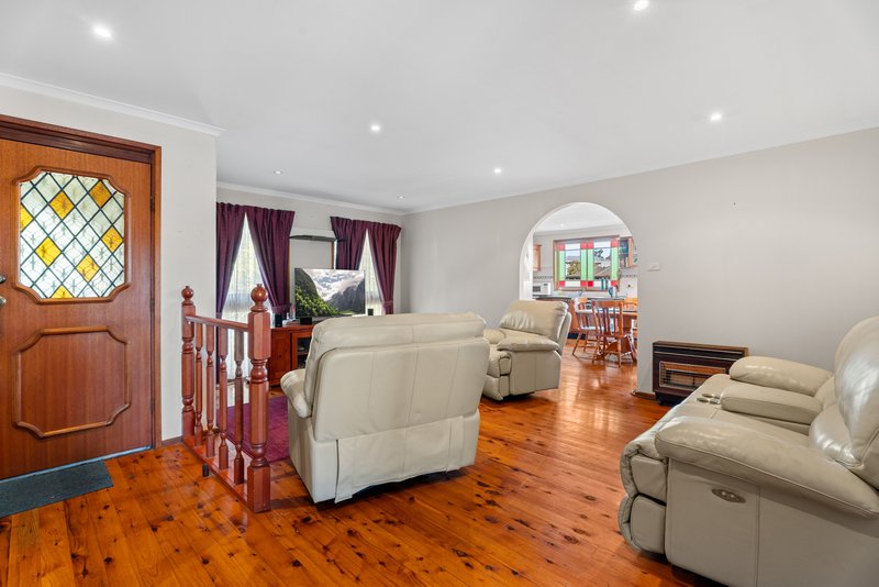 Photo - 15 Farmview Drive, Cranebrook NSW 2749 - Image 3