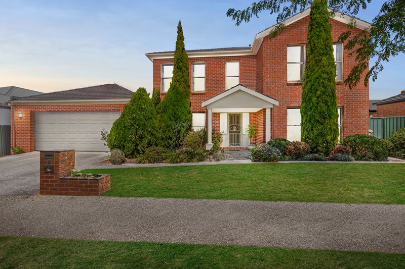 15 Faversham Avenue, Lake Gardens VIC 3355